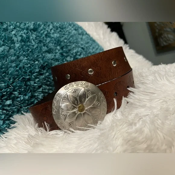 Linea Pelle | Accessories | Vintage Linea Pelle Studded  display picture 3